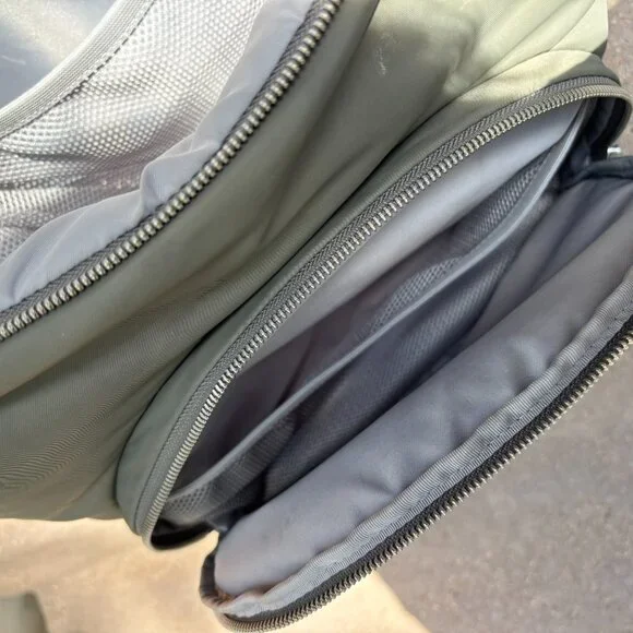 lululemon New Parent Backpack 17L - Picture 2 of 7